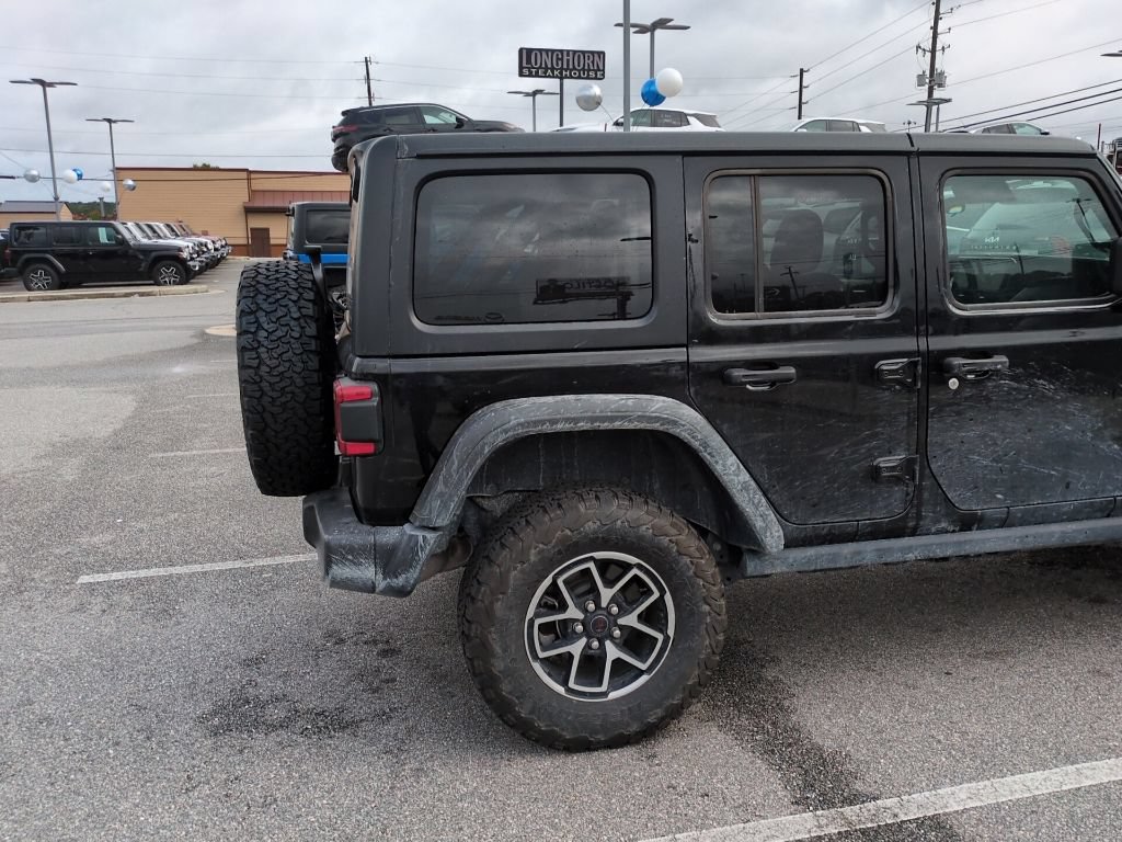 Used 2025 Jeep Wrangler Unlimited Rubicon AWD/4WD image 4