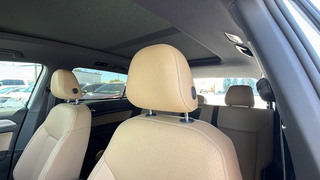Used 2020 Volkswagen Atlas Cross Sport SE w/ Panoramic Sunroof Package FWD image 23