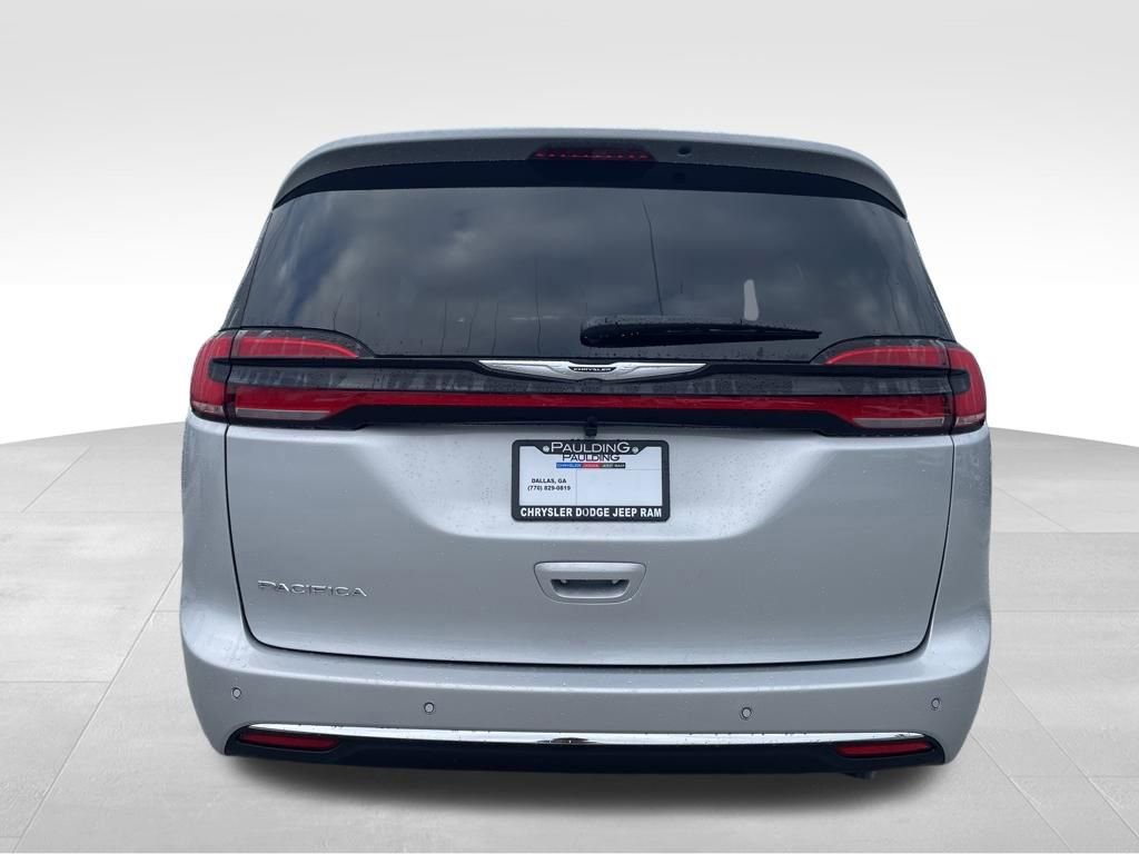 New 2026 Chrysler Pacifica Select image 6