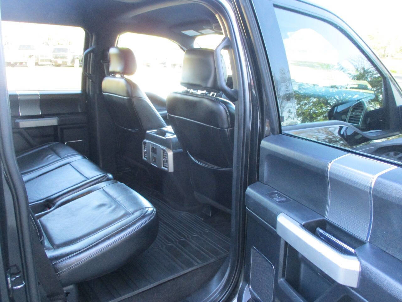 Used 2015 Ford F150 Lariat image 21