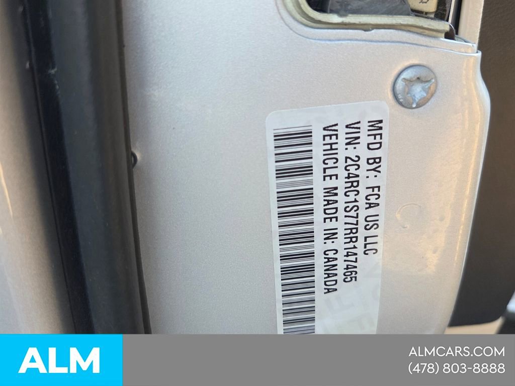 Used 2024 Chrysler Pacifica Select image 13