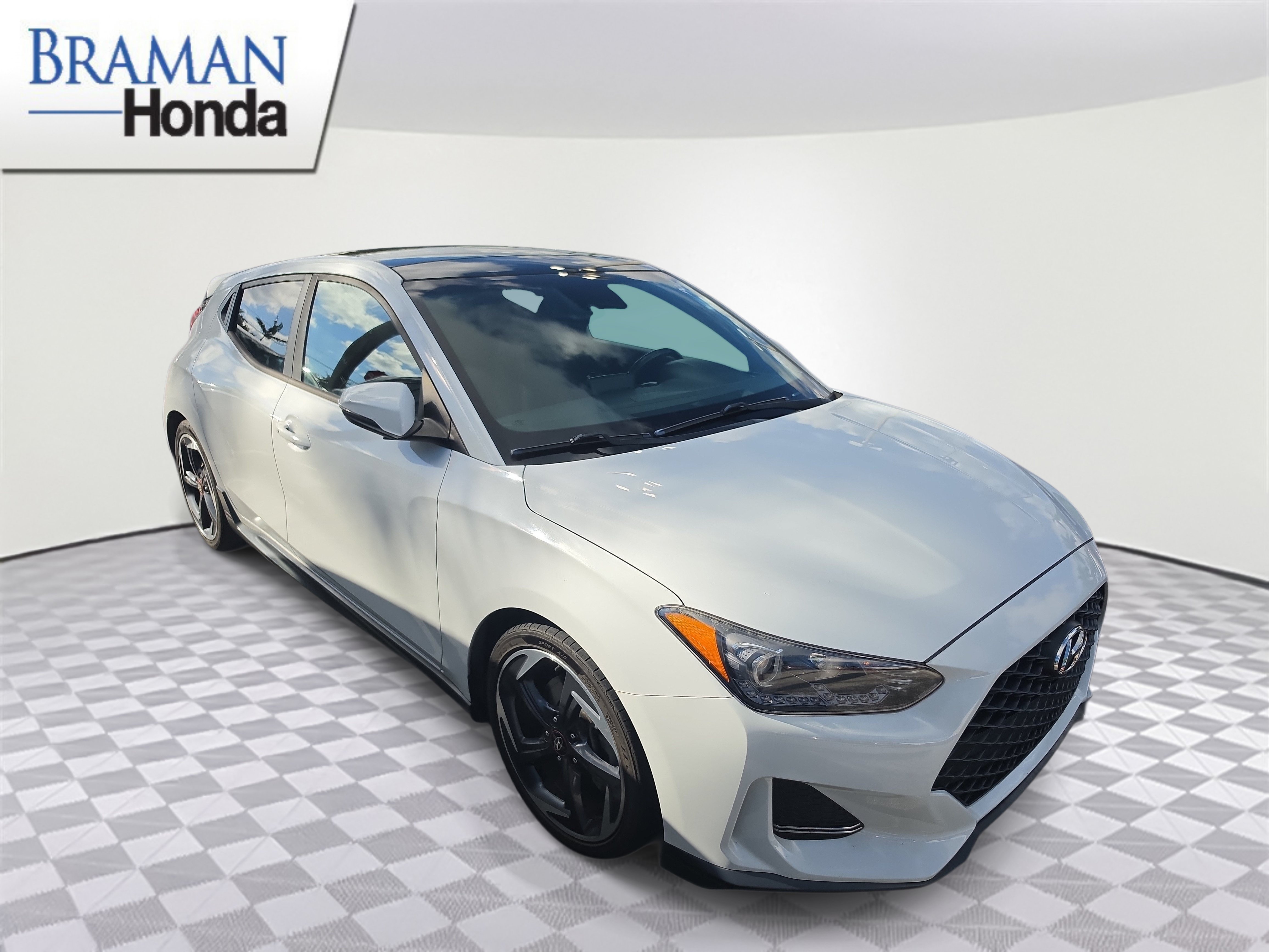 Used 2019 Hyundai Veloster Turbo FWD image 2