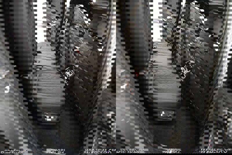 Used 2023 BMW X7 M60i w/ Climate Comfort Package image 24