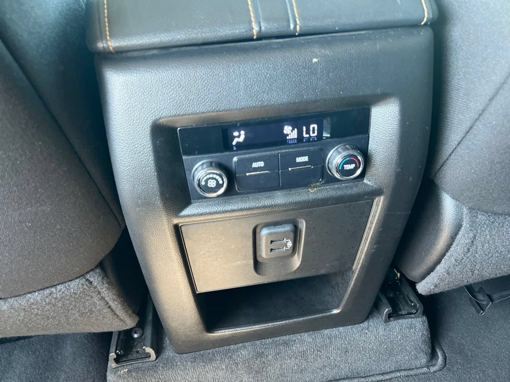 Used 2021 Chevrolet Traverse LT FWD image 11