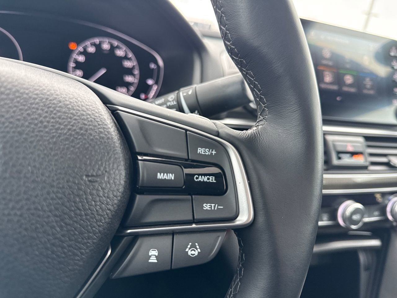 Used 2018 Honda Accord Sport image 29