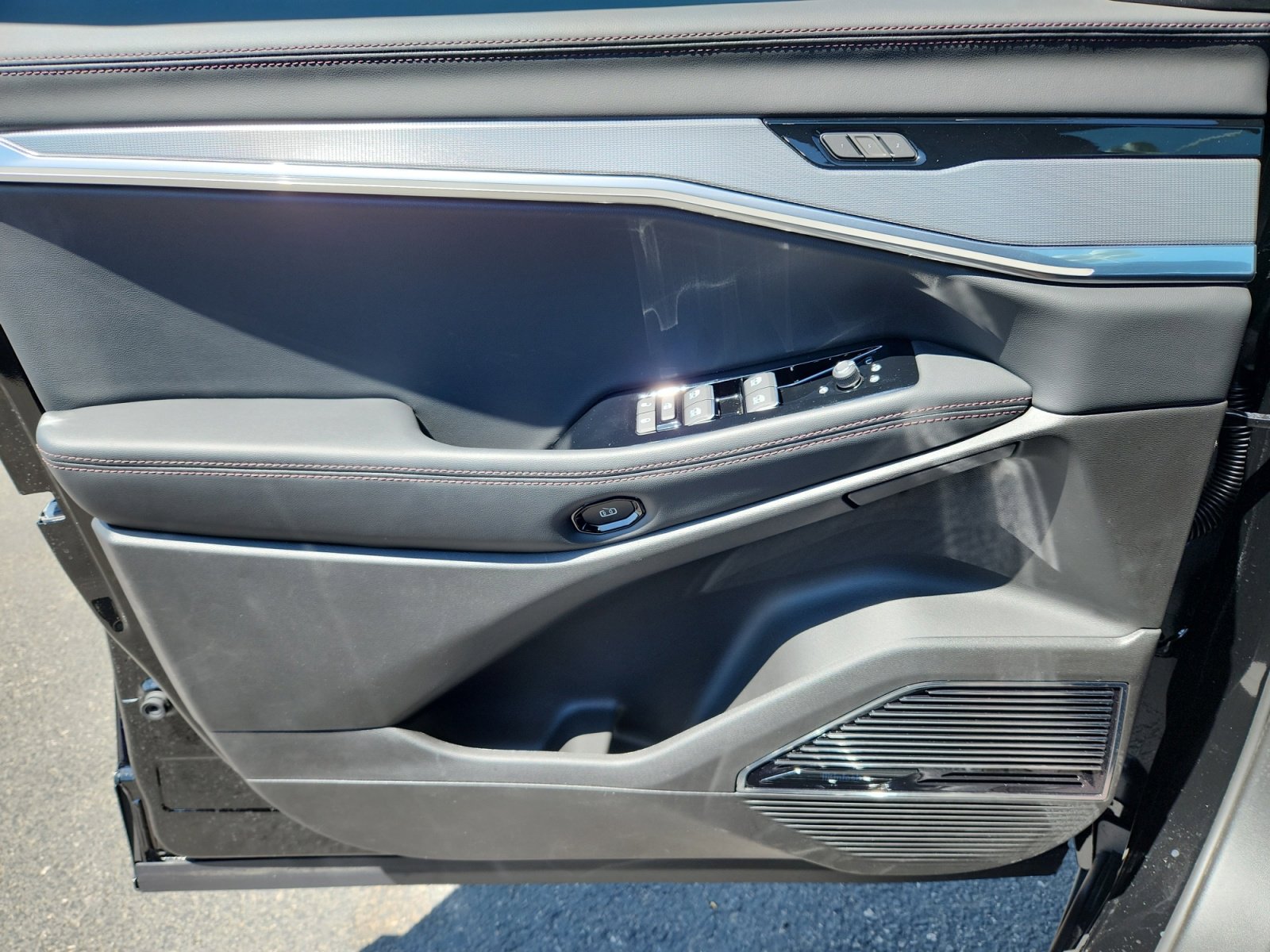 New 2025 Jeep Wagoneer S Launch Edition image 13