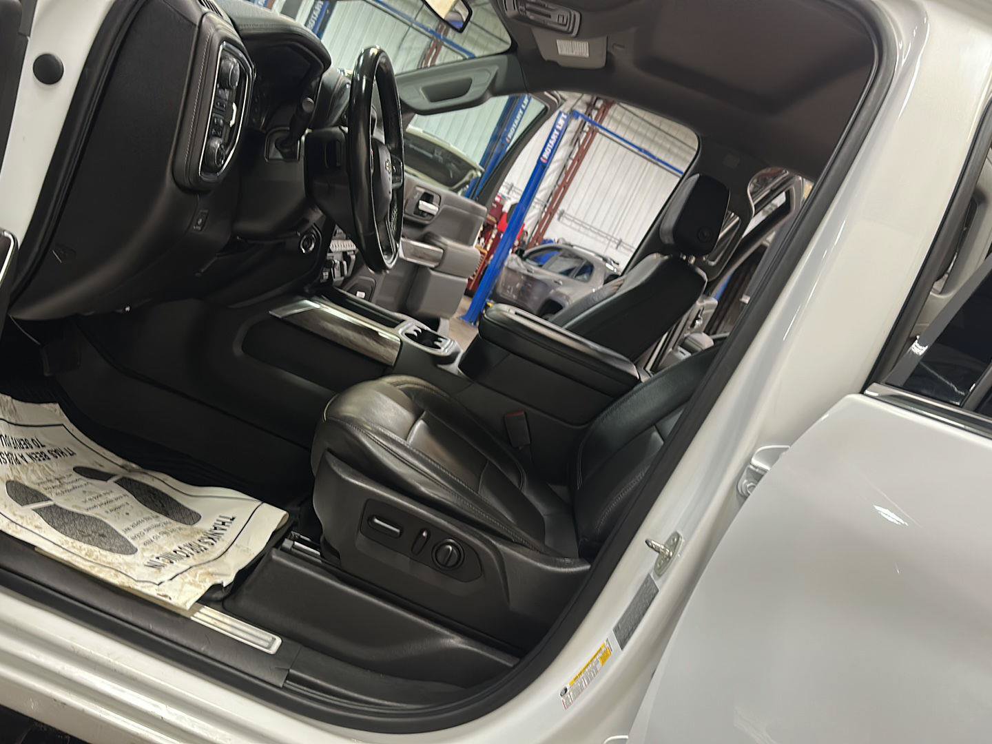 Used 2020 Chevrolet Silverado 2500 LTZ w/ LTZ Plus Package AWD/4WD image 17