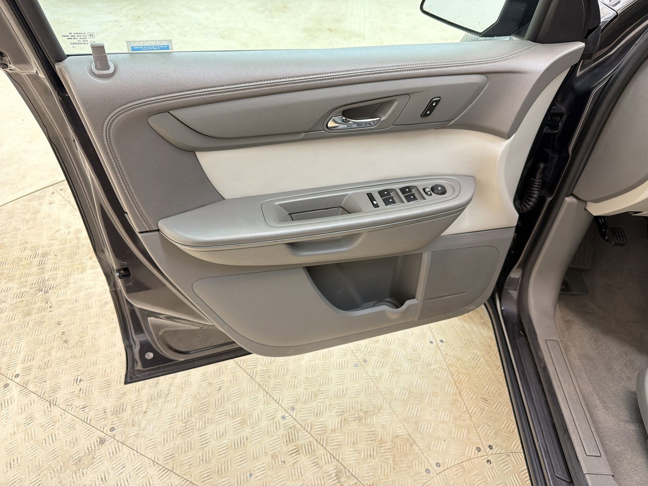 Used 2014 GMC Acadia SLE FWD image 13