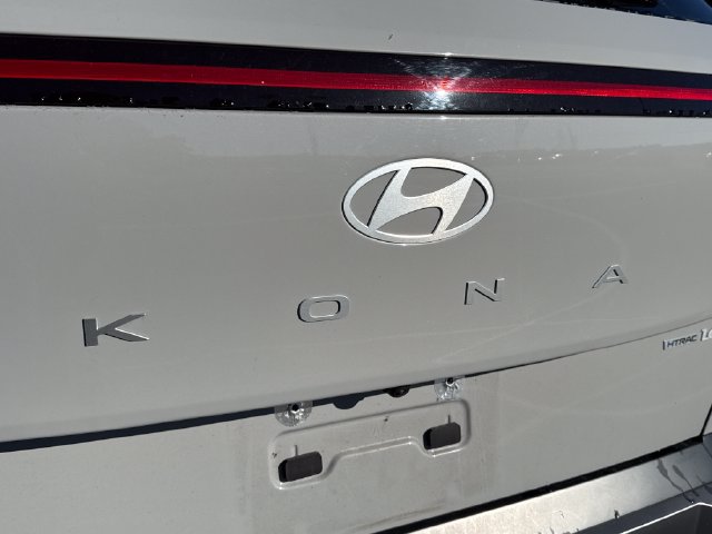 Used 2025 Hyundai Kona Limited AWD/4WD image 19