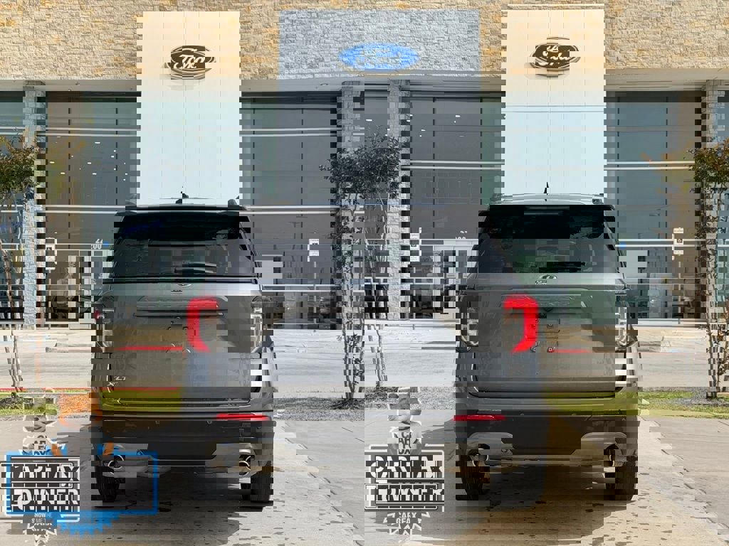 Used 2024 Ford Explorer XLT w/ Equipment Group 202A RWD image 22