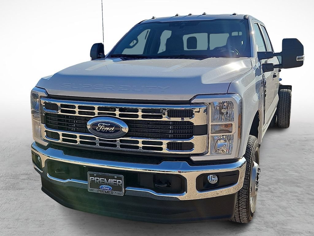 New 2026 Ford F350 XL w/ XL Chrome Package AWD/4WD image 4