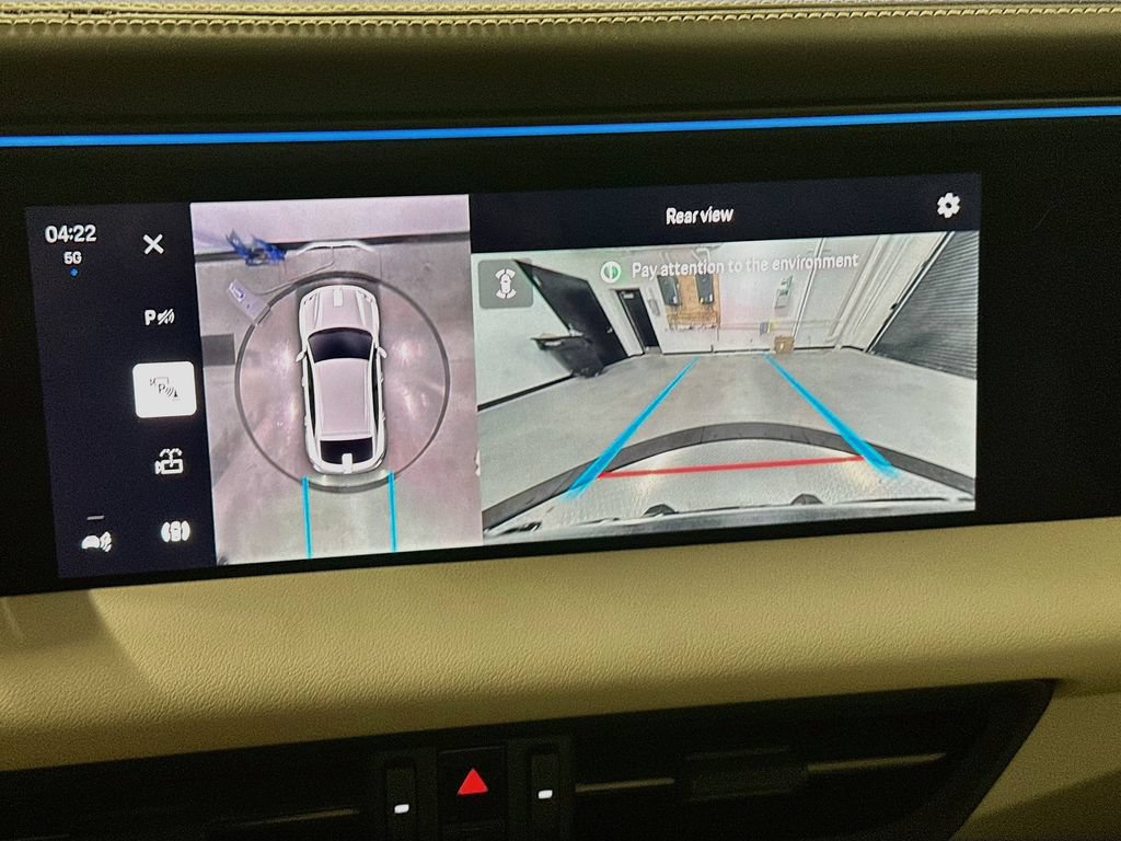 Used 2025 Porsche Macan 4S Electric AWD/4WD image 15