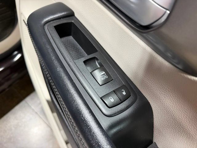 Used 2017 Chrysler Pacifica Limited FWD image 34