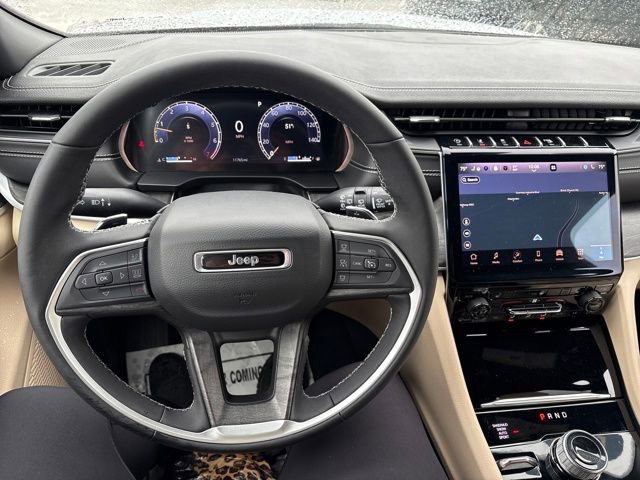 Used 2025 Jeep Grand Cherokee L Limited image 10