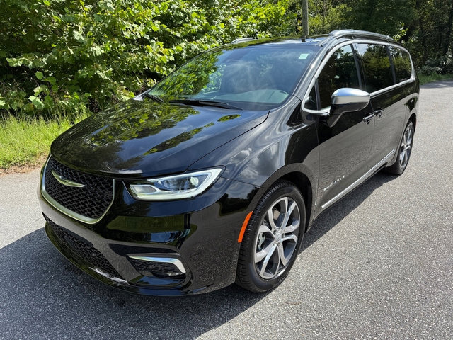 New 2026 Chrysler Pacifica Pinnacle w/ Trailer Tow Group image 3