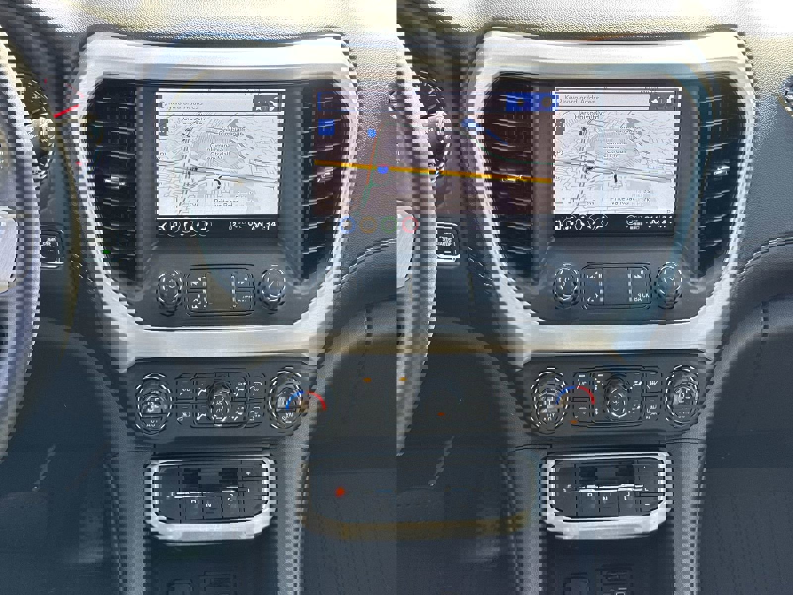 Used 2023 GMC Acadia SLT w/ Technology Package image 30