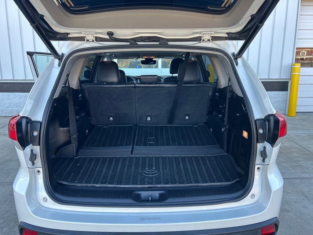Used 2019 Toyota Highlander XLE image 28