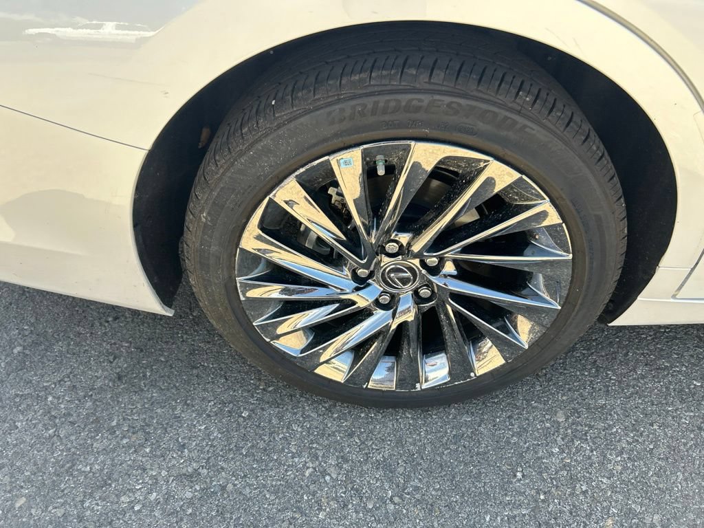 Used 2024 Lexus ES 300h w/ Accessory Package (Z1) FWD image 26