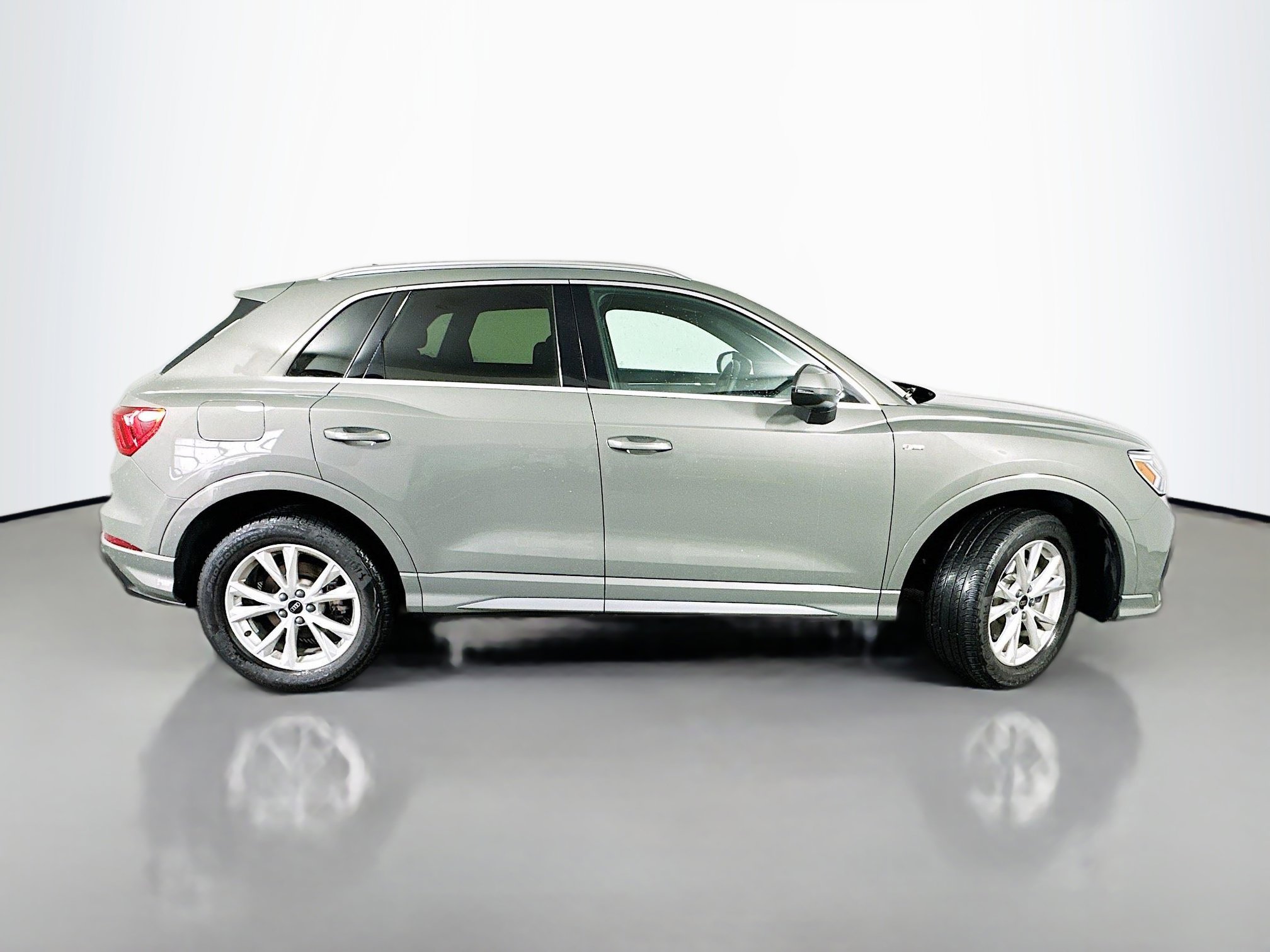 Used 2025 Audi Q3 2.0T Premium image 8