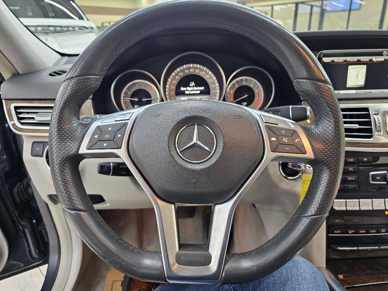 Used 2014 Mercedes-Benz E 550 4MATIC Sedan image 28