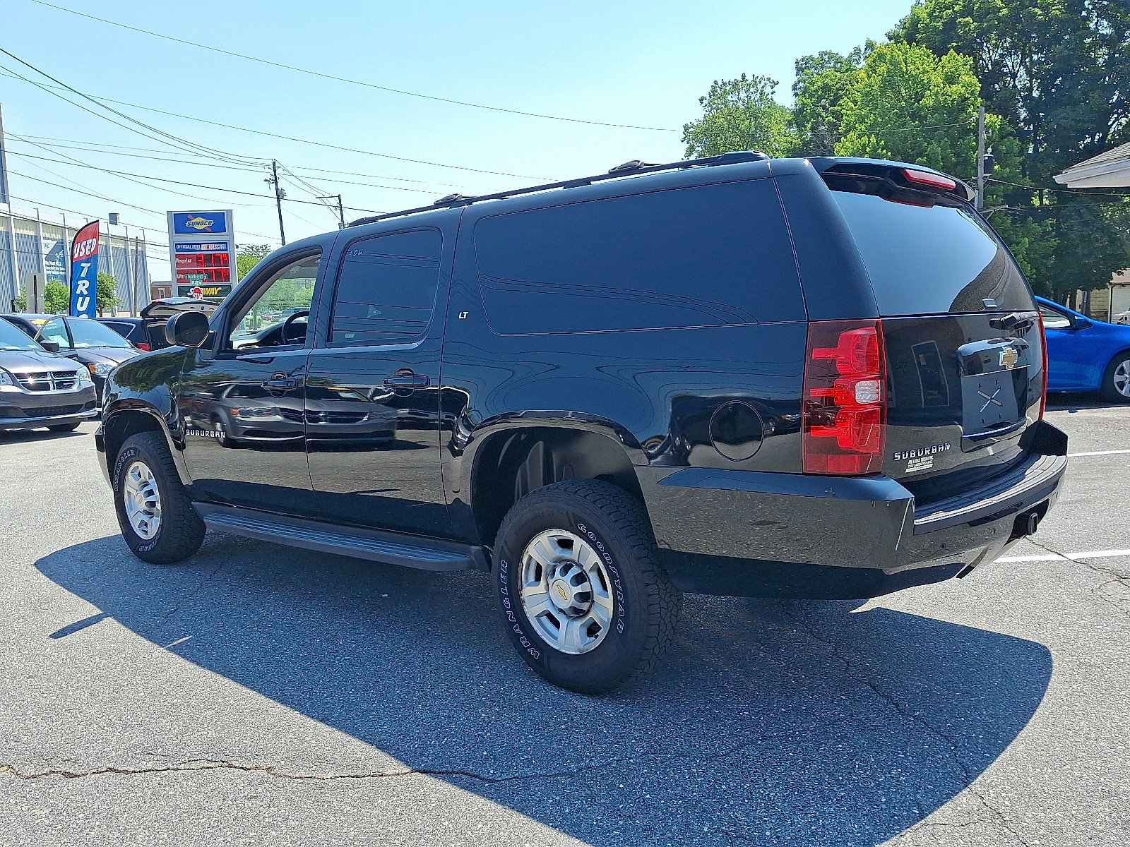 Used 2011 Chevrolet Suburban 2500 LT w/ Snow Plow Prep Package image 5