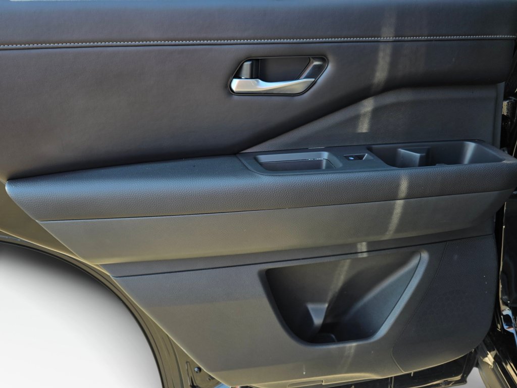 Used 2025 Nissan Pathfinder SL AWD/4WD image 19