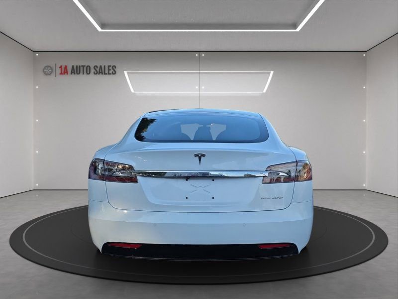 Used 2020 Tesla Model S Long Range Plus image 4
