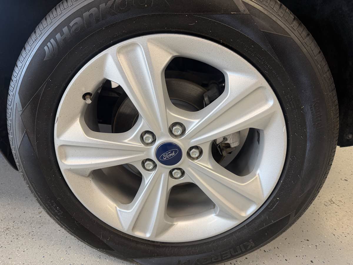 Used 2016 Ford Escape SE w/ SE Leather Comfort Package FWD image 25