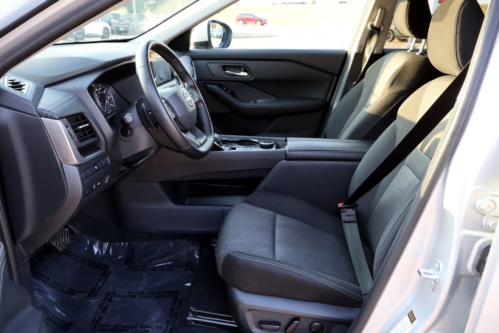 Certified 2025 Nissan Rogue SV AWD/4WD image 19