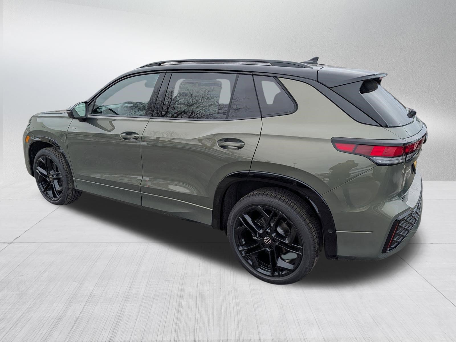New 2026 Volkswagen Tiguan SE R-Line AWD/4WD image 3