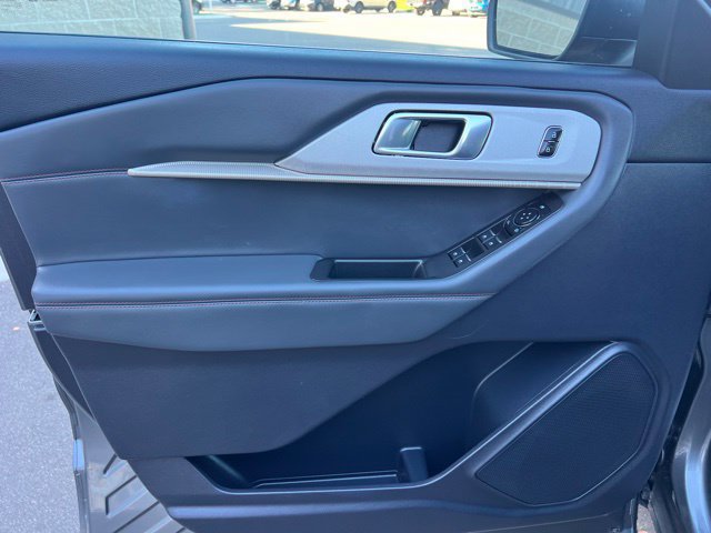 Used 2025 Ford Explorer Active AWD/4WD image 22