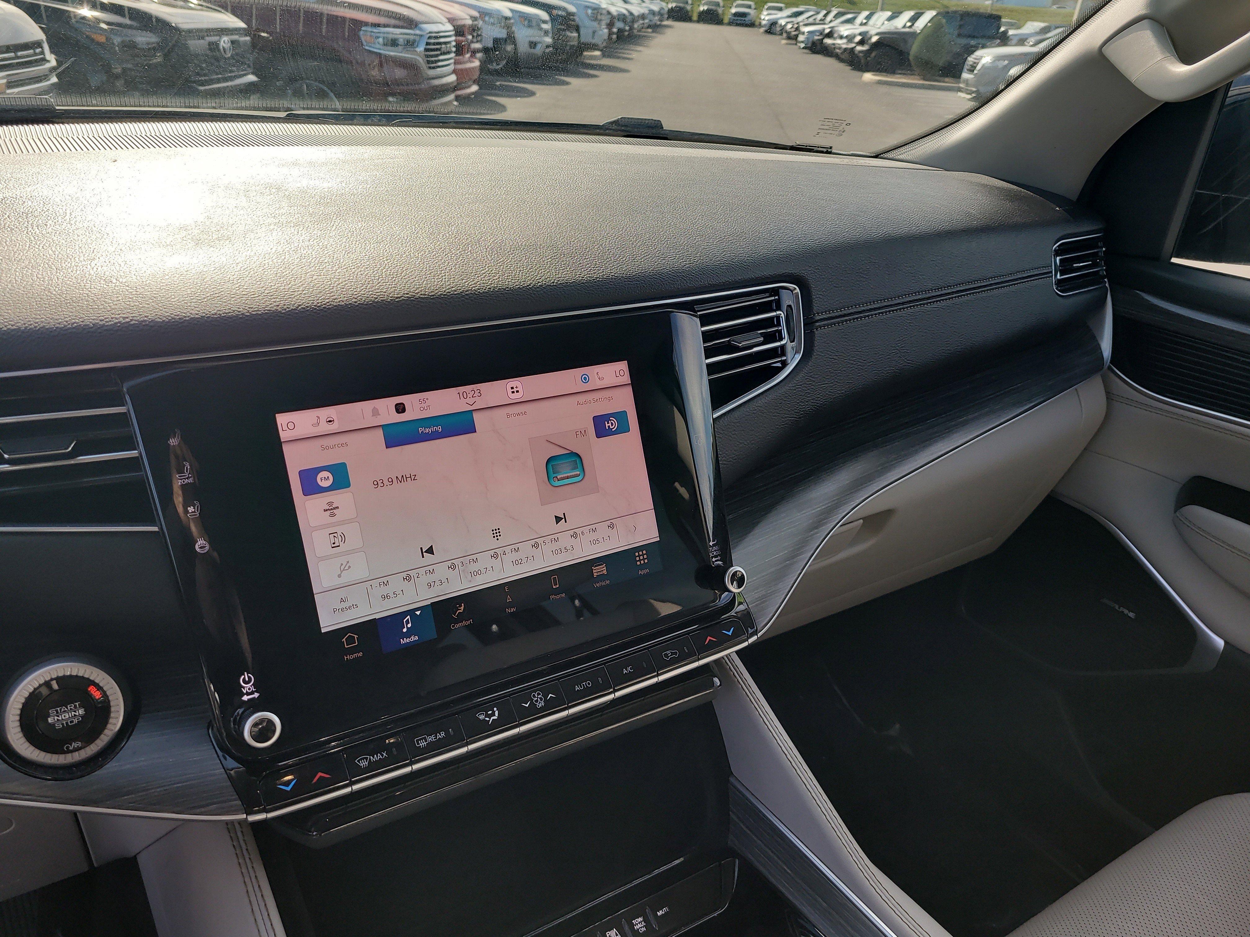 Used 2024 Jeep Wagoneer L Series II w/ Flexible Seating Group image 21