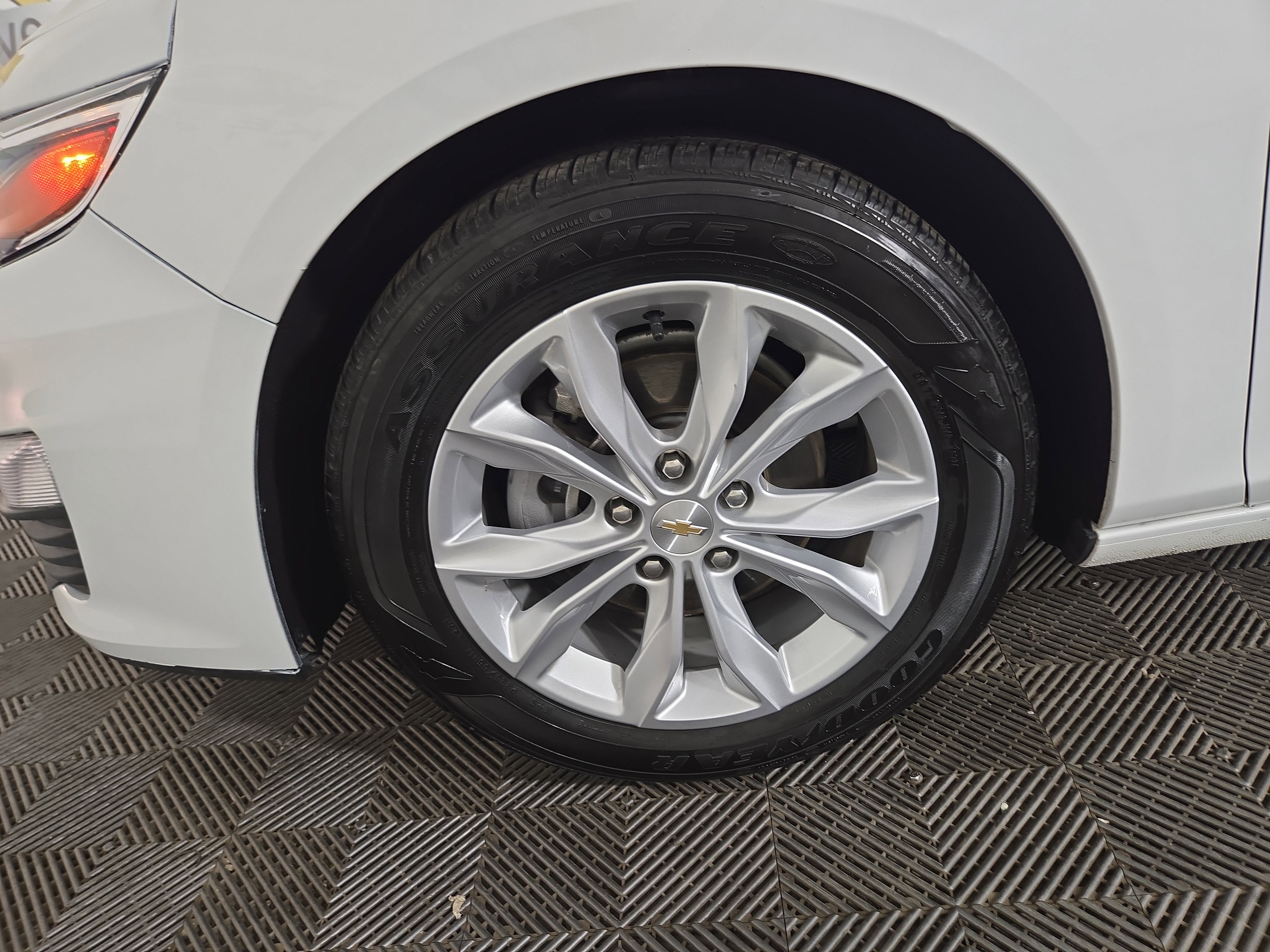 Used 2024 Chevrolet Malibu LT image 32