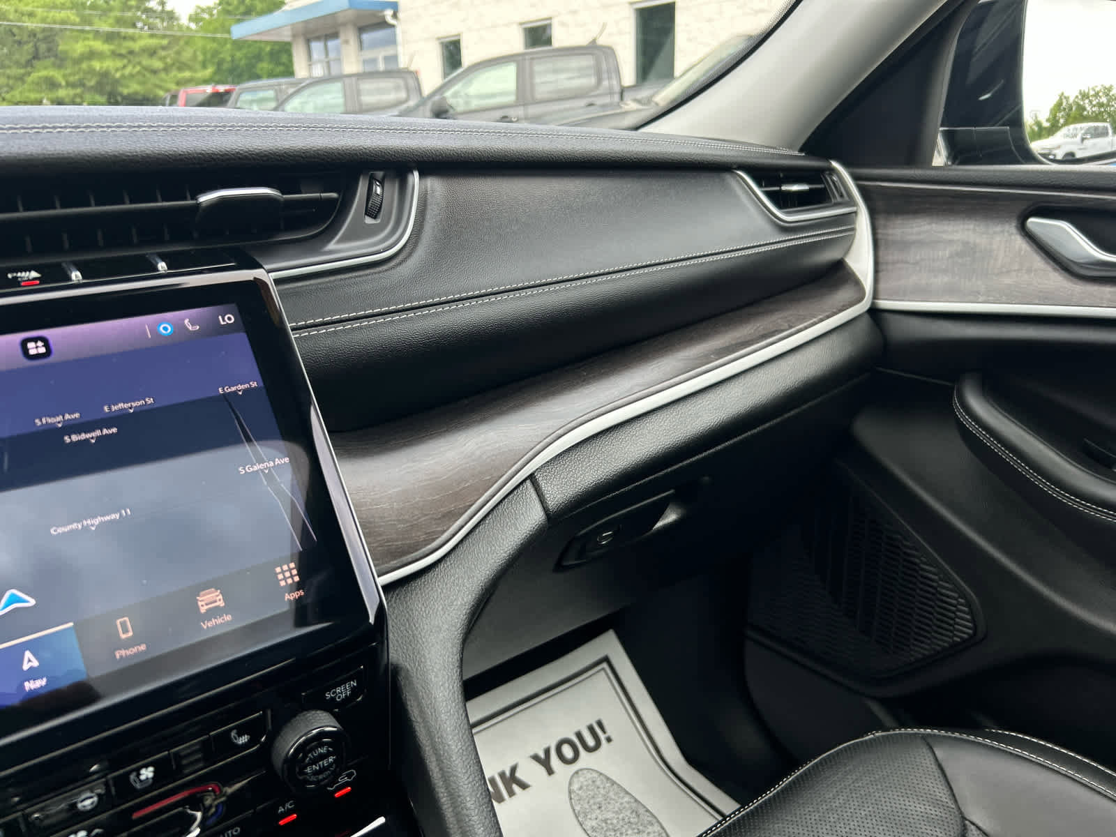 Used 2023 Jeep Grand Cherokee Limited w/ Luxury Tech Group II image 20