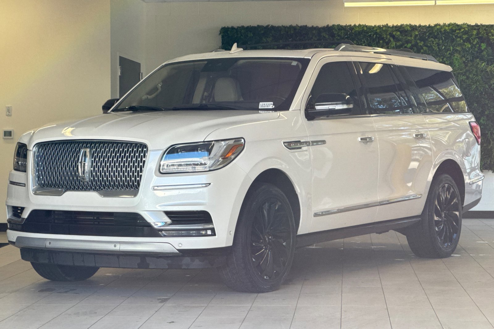 Used 2018 Lincoln Navigator L Reserve w/ Technology Package image 8