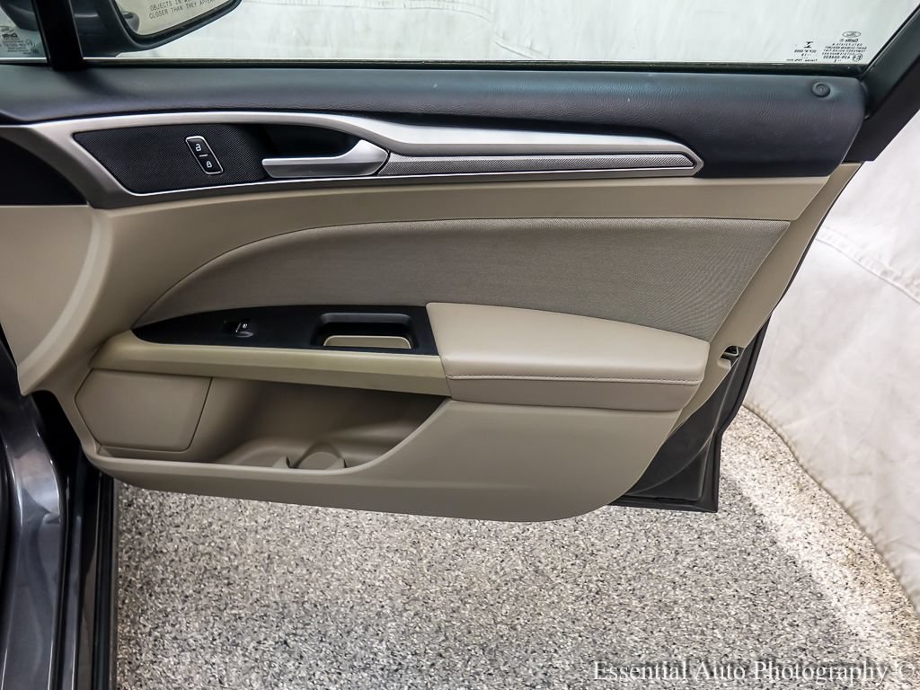 Certified 2018 Ford Fusion SE w/ Fusion SE Technology Package FWD image 22