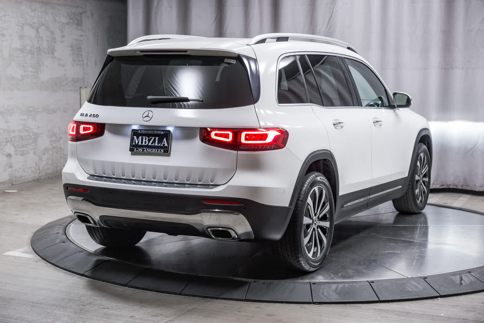Used 2022 Mercedes-Benz GLB 250 image 4