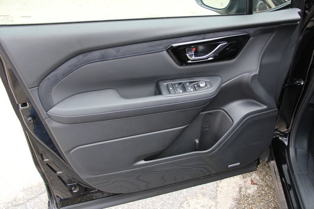 Used 2025 Subaru Forester Limited AWD/4WD image 16