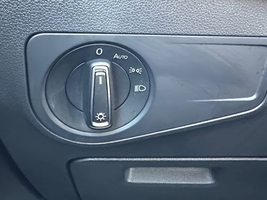 Used 2024 Volkswagen Tiguan SE image 17