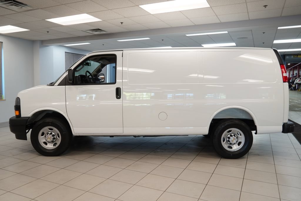 New 2026 Chevrolet Express 2500 RWD image 2