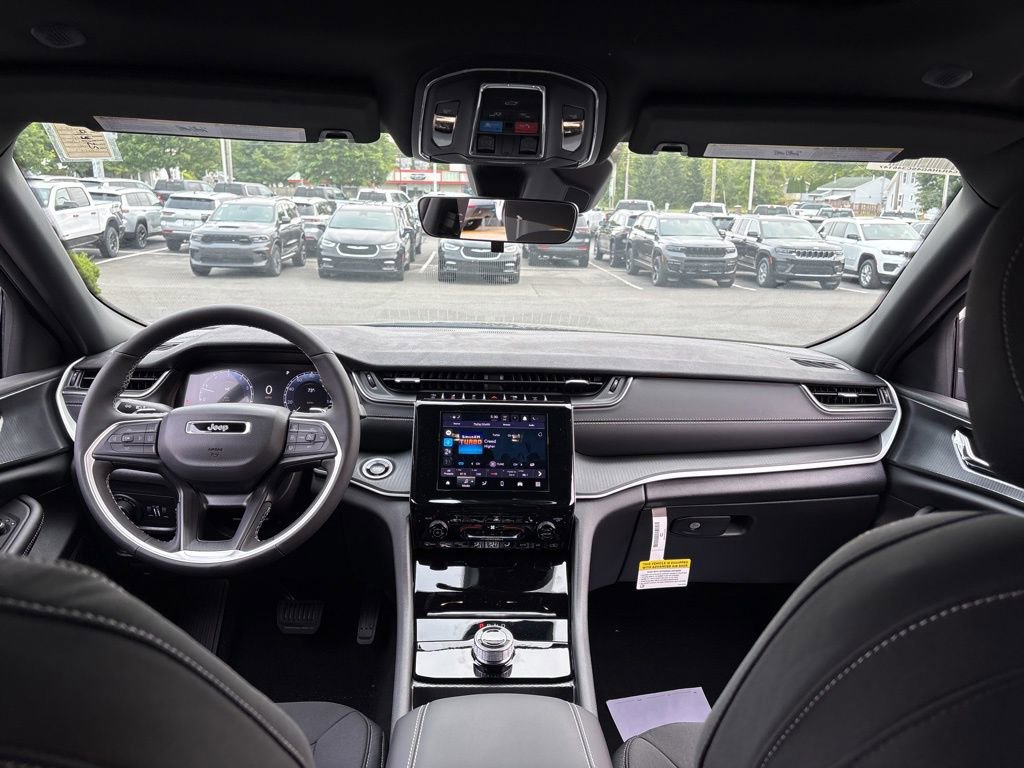 New 2025 Jeep Grand Cherokee Laredo X w/ Luxury Tech Group I image 12