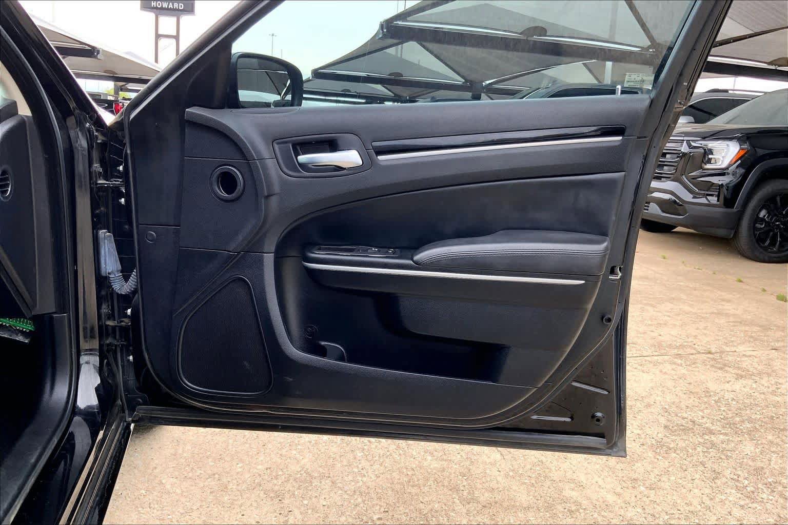 Used 2023 Chrysler 300 Touring w/ Sport Appearance Package RWD image 21