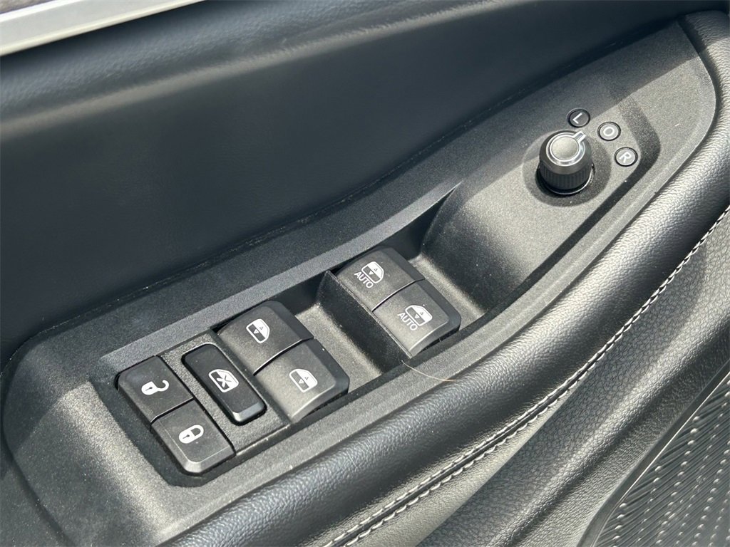 Used 2023 Jeep Grand Cherokee L Limited image 21