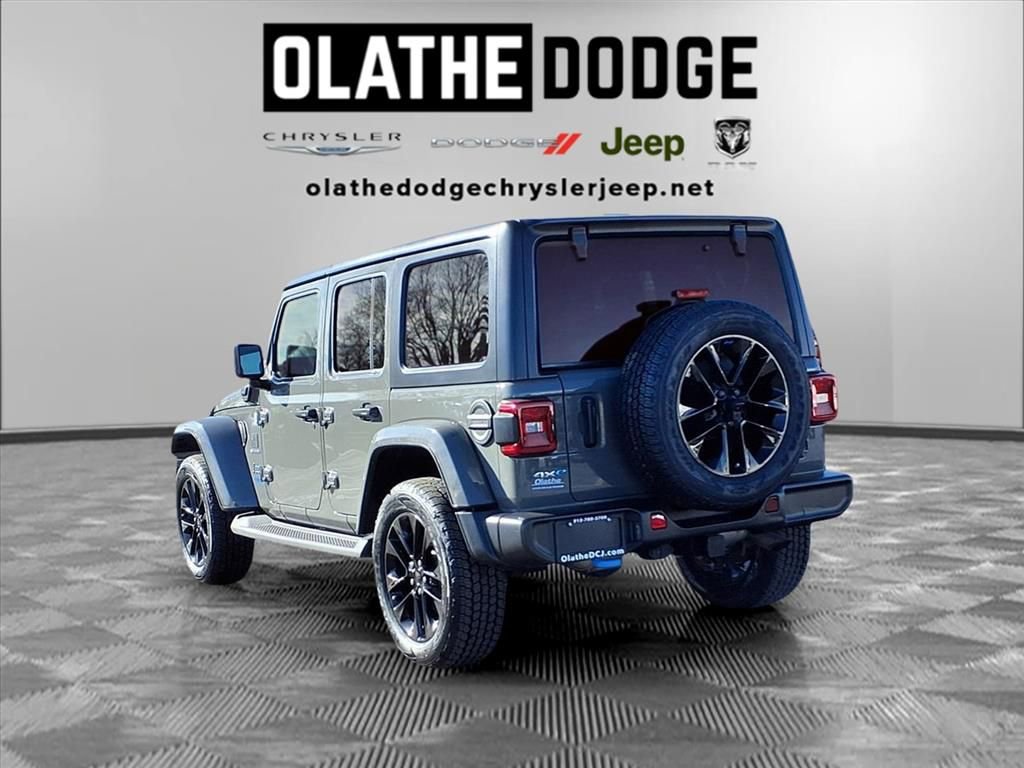 Used 2022 Jeep Wrangler Unlimited Sahara image 3