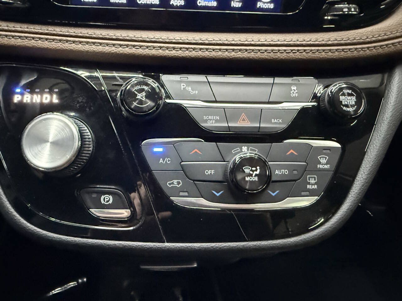 Used 2017 Chrysler Pacifica Limited w/ UConnect Theater Package FWD image 28