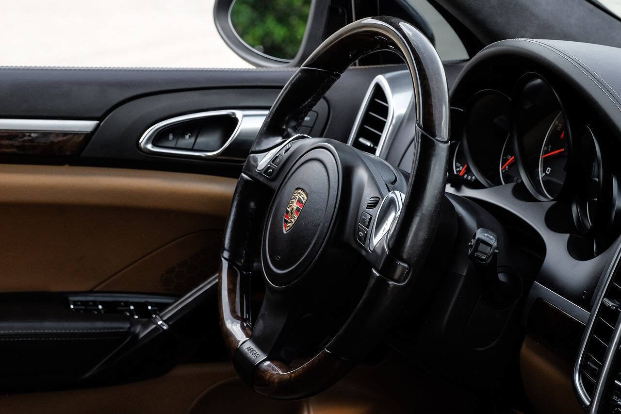 Used 2012 Porsche Cayenne Turbo AWD/4WD image 21