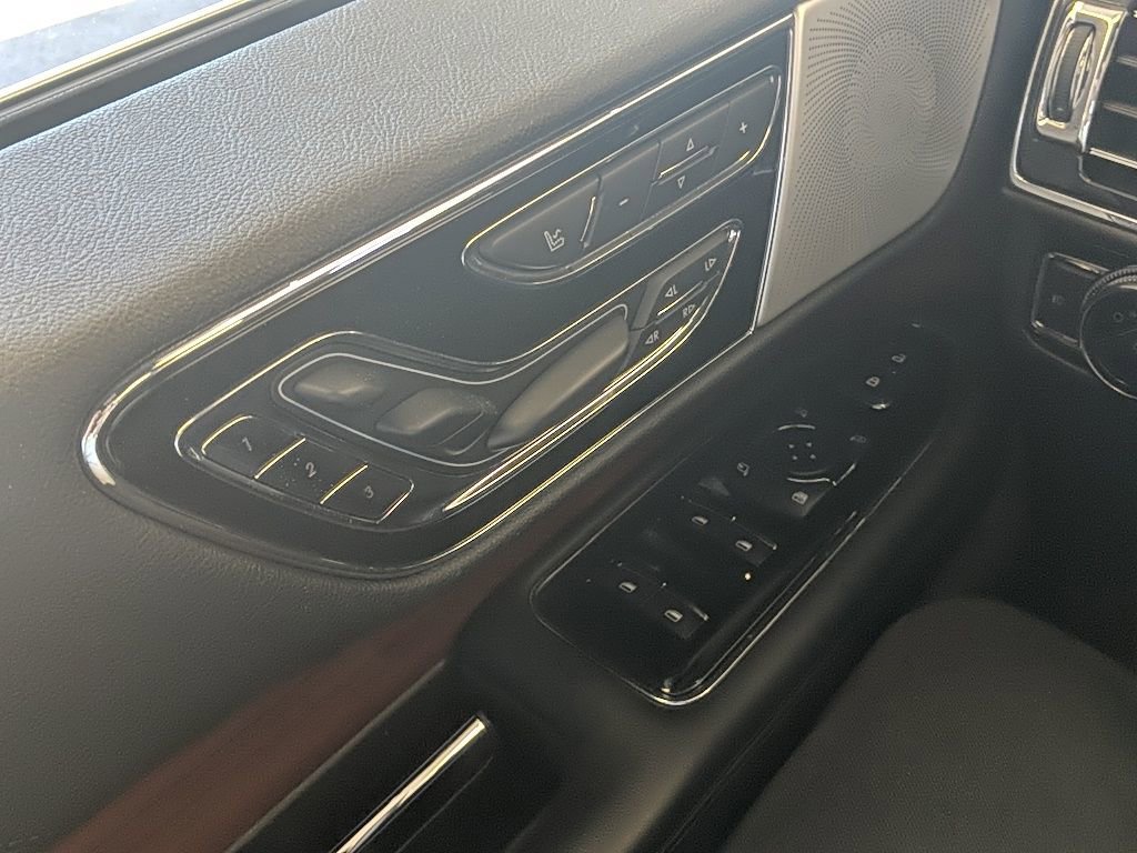 Used 2021 Lincoln Navigator L Reserve AWD/4WD image 31