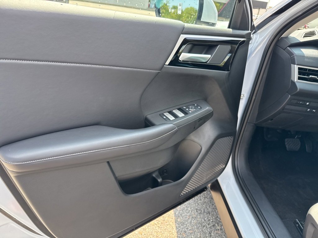 New 2025 Mitsubishi Outlander SE image 24