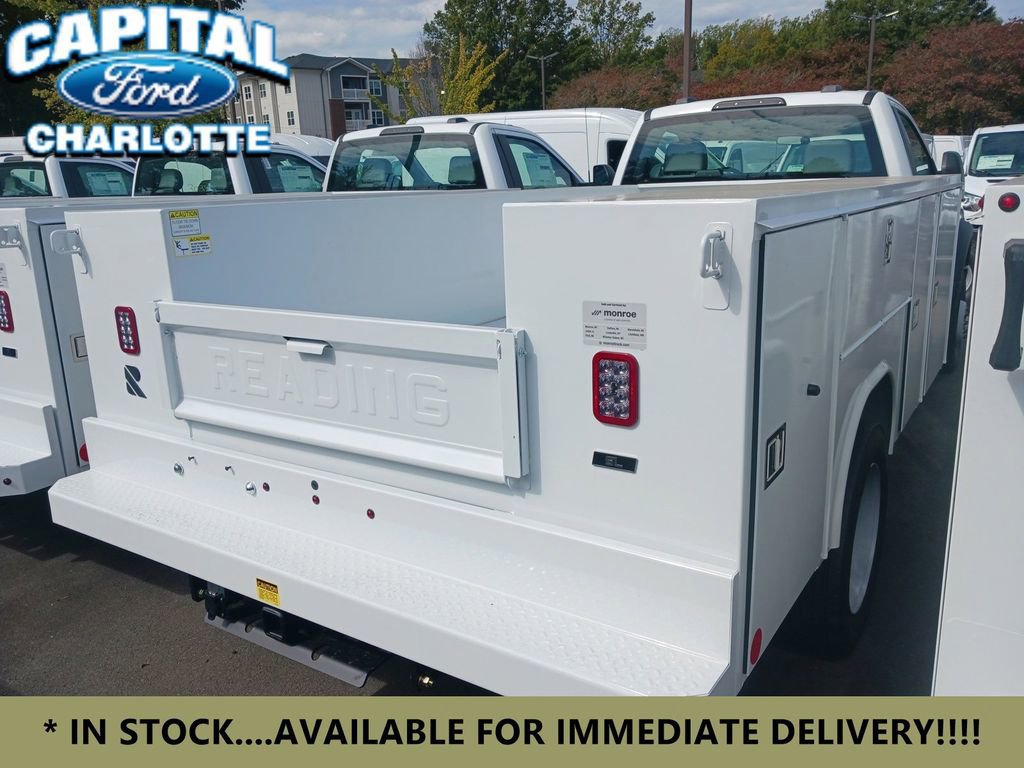 New 2024 Ford F450 XL w/ XL Chrome Package image 4