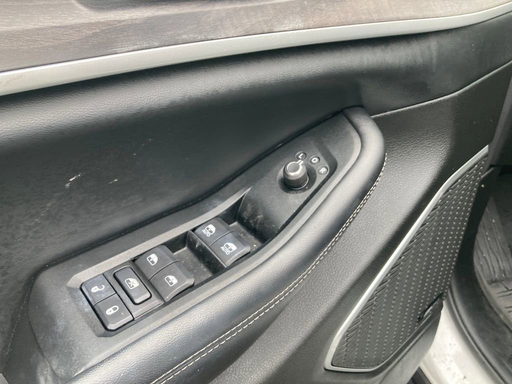 Used 2023 Jeep Grand Cherokee Limited w/ Luxury Tech Group II image 14